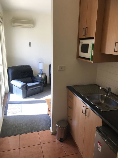 Lakeside Conti Villas - Australia Shopping 9