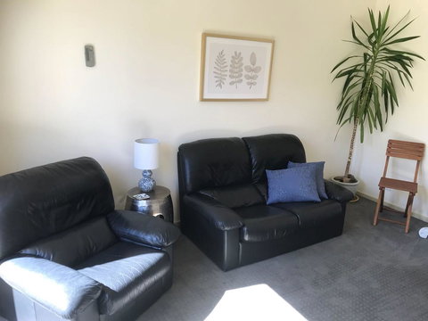 Lakeside Conti Villas - Australia Shopping 13