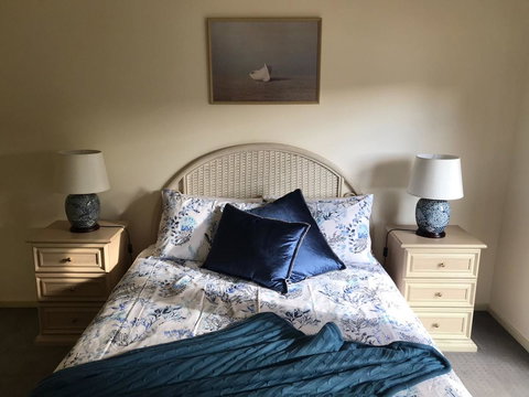 Lakeside Conti Villas - Australia Shopping 6