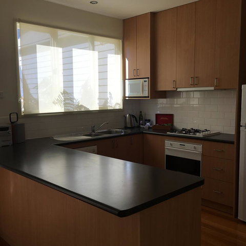 Lakeside Conti Villas - Australia Shopping 5