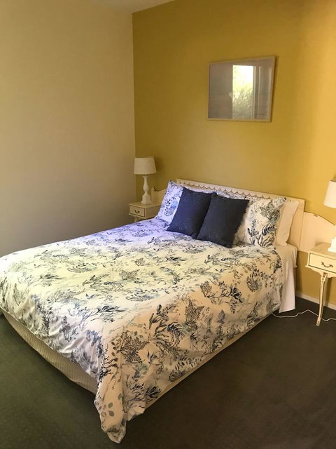 Lakeside Conti Villas - Australia Shopping 10