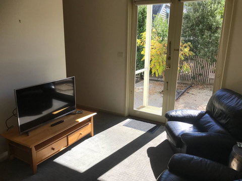 Lakeside Conti Villas - Australia Shopping 11