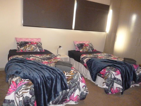 HogmortHomes Neale Street - Accommodation Australia 4
