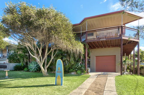THE BOARDROOM ON BANKSIA - 11 Banksia Ave Bonny Hills - Accommodation Australia 1