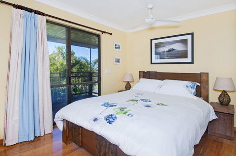 THE BOARDROOM ON BANKSIA - 11 Banksia Ave Bonny Hills - Accommodation Australia 3