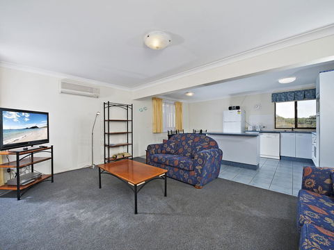 The Breakers, 16B Government Road - Accommodation Australia 2