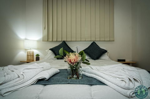 The Cape Gateway Motel - Local Tourism 1