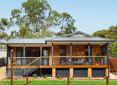The Clyde Greenock - Accommodation Australia 2