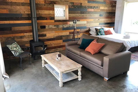 The Cottage - 58 Acre Farm Stay At Hanging Rock - Australia Shopping 0