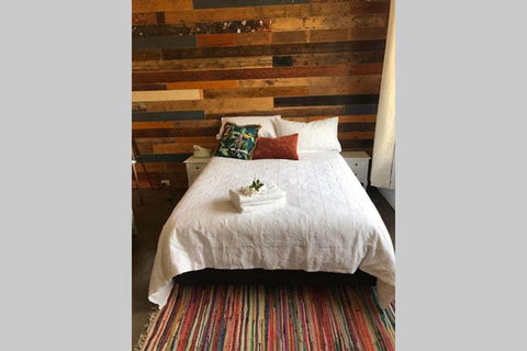 The Cottage - 58 Acre Farm Stay At Hanging Rock - Australia Shopping 1