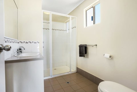 The Cove Holiday Village - Australia Shopping 2