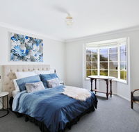 The Crescent - Pet Friendly - 1 Min to Beach - Accommodation Australia