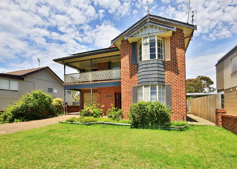 The Crescent - Pet Friendly - 1 Min To Beach - Accommodation Australia 1