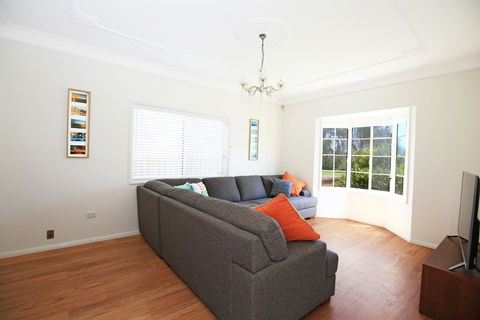 The Crescent - Pet Friendly - 1 Min To Beach - Accommodation Australia 2