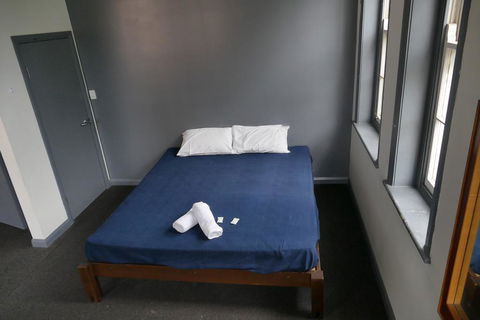 The Crown & Anchor Hotel - Accommodation Australia 2