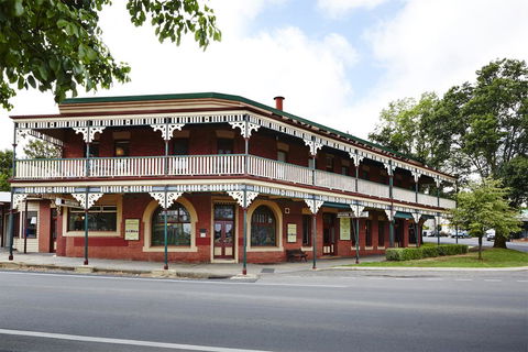 The Daylesford Hotel - Australia Shopping 1