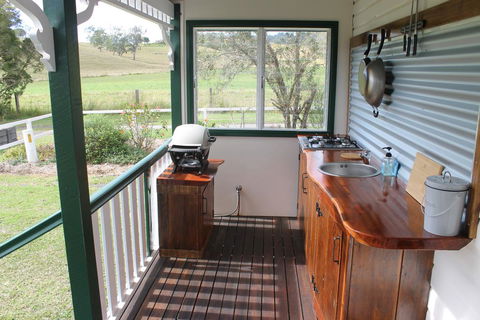 The Dollhouse Cottage - Accommodation Australia 3