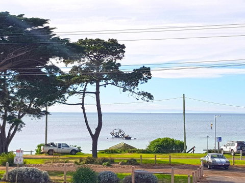 The Esplanade Holiday Home - Bed n Breakfasts 0