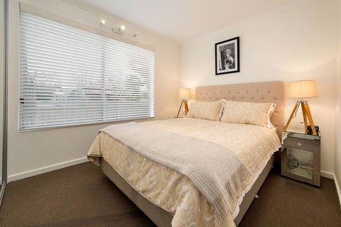 The Executive - Central & Sophisticated - Accommodation Australia 2
