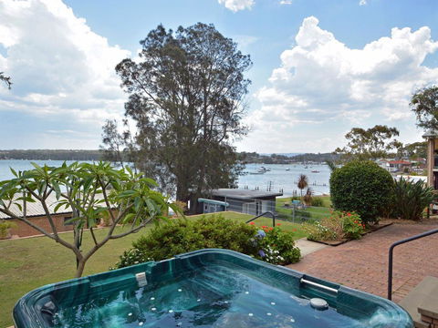 The House On The Lake @ Fishing Point, Lake Macquarie - Honestly Put The Line In And Catch Fish - Accommodation Australia 1