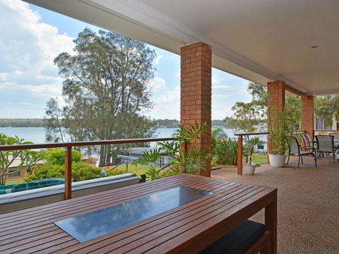 The House On The Lake @ Fishing Point, Lake Macquarie - Honestly Put The Line In And Catch Fish - Accommodation Australia 0