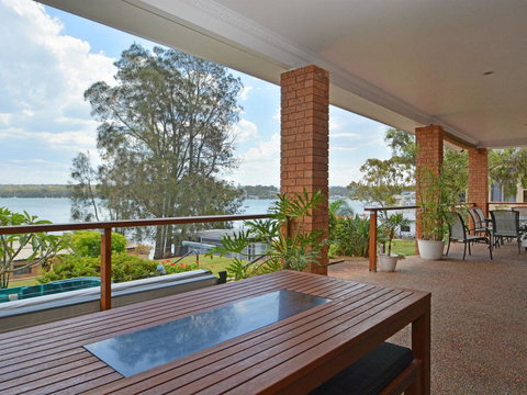 The House On The Lake @ Fishing Point, Lake Macquarie - Honestly Put The Line In And Catch Fish - Local Tourism 0