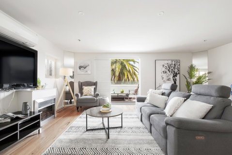 The Jetty Apartment By Ready Set Host - Accommodation Australia 0