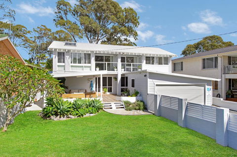 THE LAKE HOUSE - WiTH SWIMMING POOL - Accommodation Australia 0