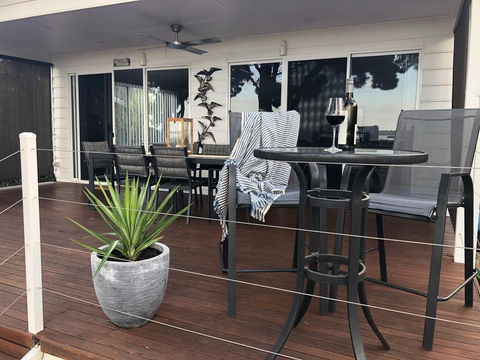 The Lakehouse - Accommodation Australia 2
