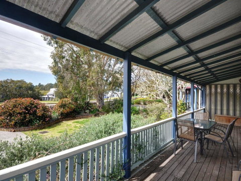 The Lakes Cottage - Accommodation Australia 2