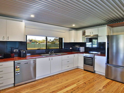 The Lobster Pot - Great Outdoor Eating Area - Accommodation Australia 2