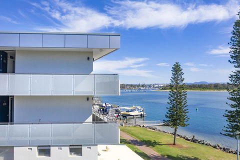 The Mid Pacific - Australia Shopping 0