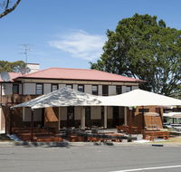 The Oaks Hotel - Australia Shopping