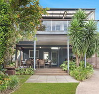 The Old Bottleshop - waterfront pool table and more - Accommodation Australia