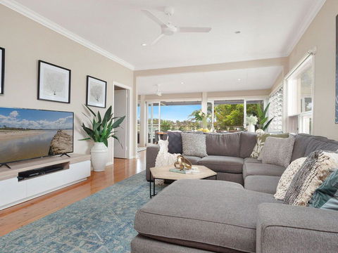 The Old Bottleshop - Waterfront, Pool Table And More - Accommodation Australia 3