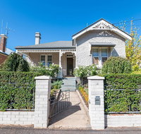 The Pearl on Prince  Stylish Cottage CBD Wifi - Accommodation Australia
