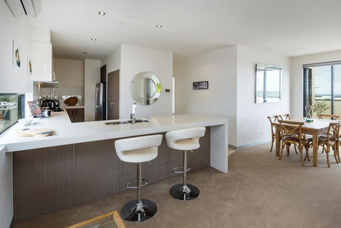 THE PENTHOUSE - MORNINGTON - Bed n Breakfasts 1