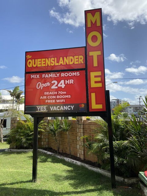 THE QUEENSLANDER MOTEL - Bed n Breakfasts 0