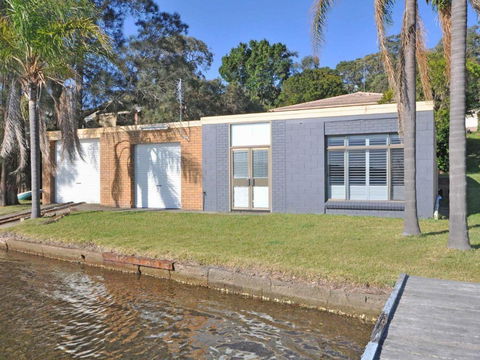 The Studio On The Lake @ Fishing Point, Lake Macquarie - Honestly Put The Line In And Catch Fish - Accommodation Australia 1