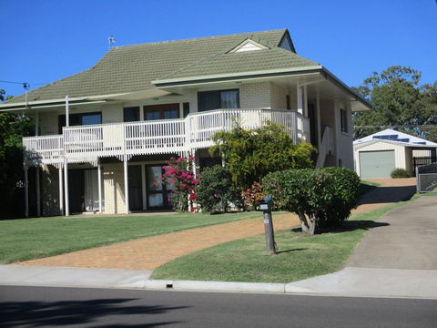 The Sun And The Sea In Hervey Bay - Local Tourism 0