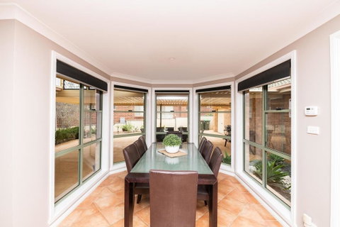 The Tinnock Entertainer Large & Comfy + Wifi - Accommodation Australia 0