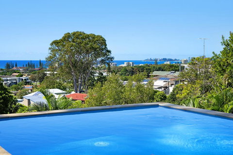 THE VIEW, TUGUN - 4 Bedrooms - Sea Views - Private Heated Pool - Accommodation Australia 0