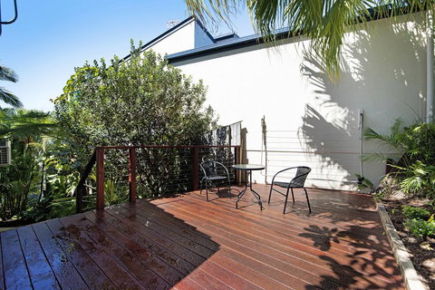 THE VIEW, TUGUN - 4 Bedrooms - Sea Views - Private Heated Pool - Accommodation Australia 1