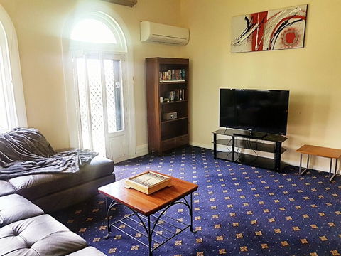 The Wharf Hotel - Accommodation Australia 2