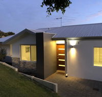Three Bedroom Two Bathroom Family Home - Accommodation Australia