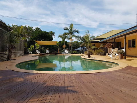 Tiona Holiday Park - Australia Shopping 1