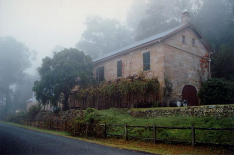 Tizzana Winery Bed And Breakfast - Australia Shopping 0