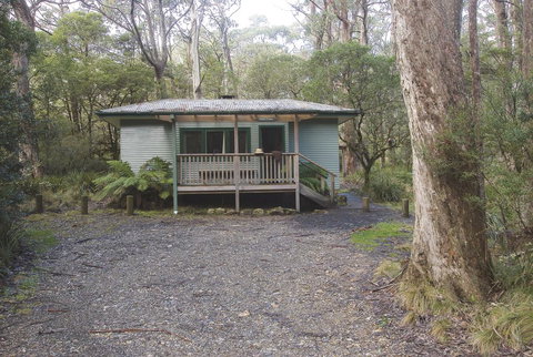 Toms Cabin - Local Tourism 1