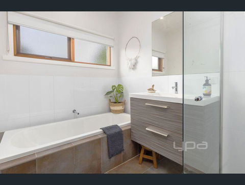 Toot Toot ! 50s Classic Beach House With Bungalow - Australia Shopping 1