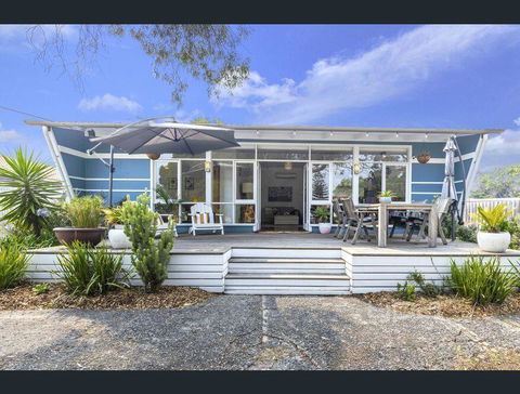 Toot Toot ! 50s Classic Beach House With Bungalow - Australia Shopping 0
